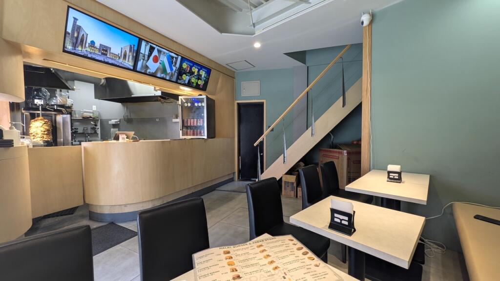 Baraka Kebab & Burger (Halal) バラカ ケバブ & バーガー 町屋店店内