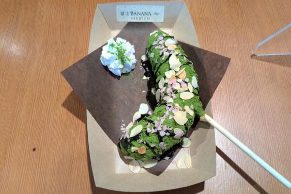 【開店】5/15 こんなチョコバナナ見たことない! 日暮里駅前に東京初出店の富士BANANA -dip- Nipporiがオープン 濃厚抹茶プレミアム