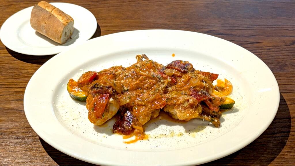 鶏もも肉とパプリカ ローマ風軽い煮込み