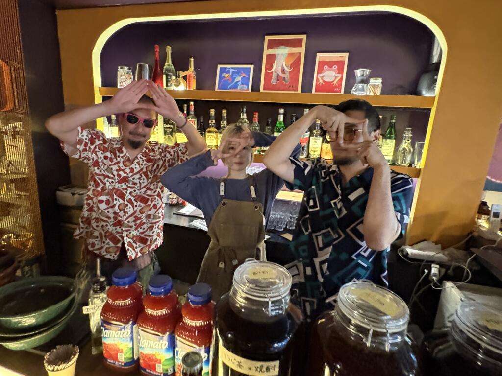 店主ハヤトさんとスタッフのみなさん