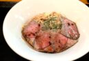 ローストビーフと金のゴマダレ麻辣まぜそば