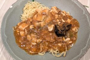 かちゃぐり酒場 コテヤの焼きそばと麺屋 愛心の麻婆豆腐が裏町屋コラボした麻婆焼きそば