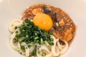 町屋のよしだやと麺屋 愛心がコラボ！冷やし麻婆うどんを食べてきた