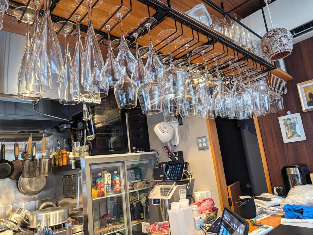 wine stand haru店内