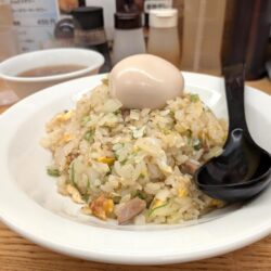 油そば専門店 まぜまぜ怪獣 町屋店のチャーハンはあのお店直伝