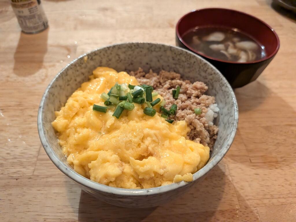 鶏そぼろと玉子の二色丼