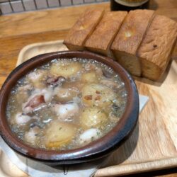 タコとじゃがいものアヒージョ