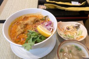 西日暮里のタイ料理・ミャンマー料理のBURMIXでカオソーイセットランチ