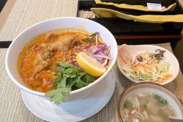 西日暮里のタイ料理・ミャンマー料理のBURMIXでカオソーイセットランチ