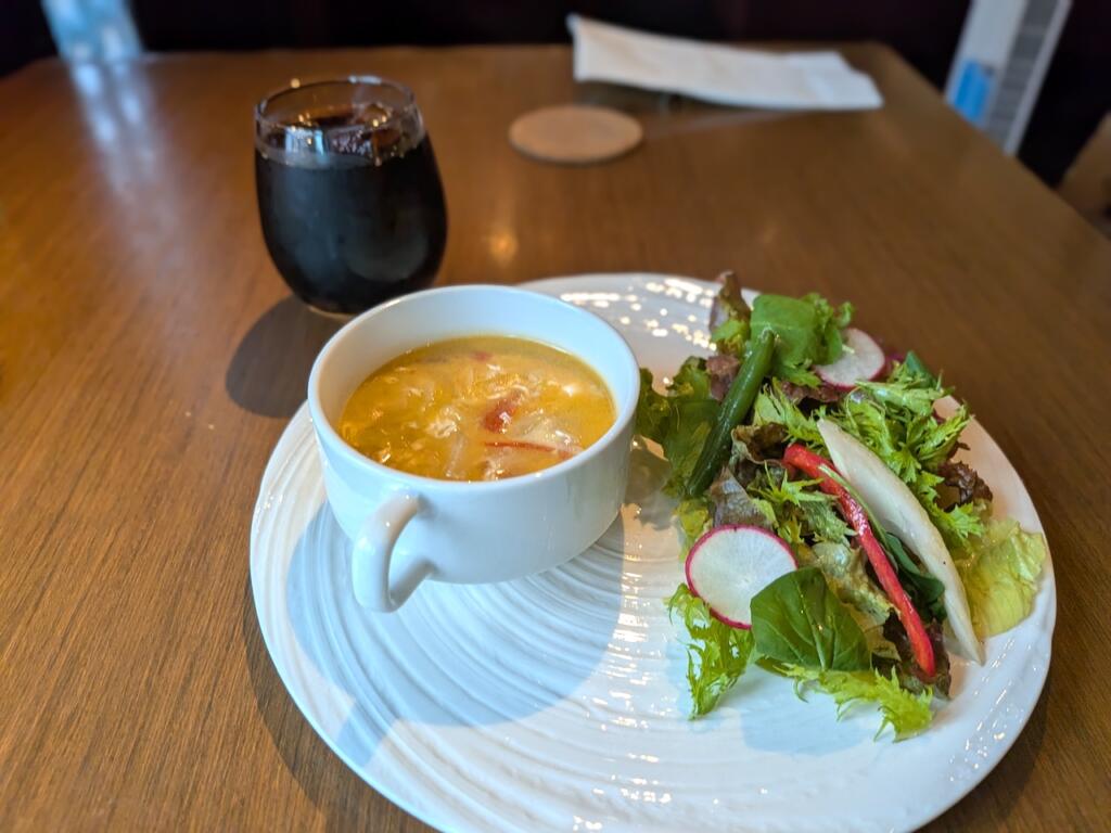 ランチサラダとスープ