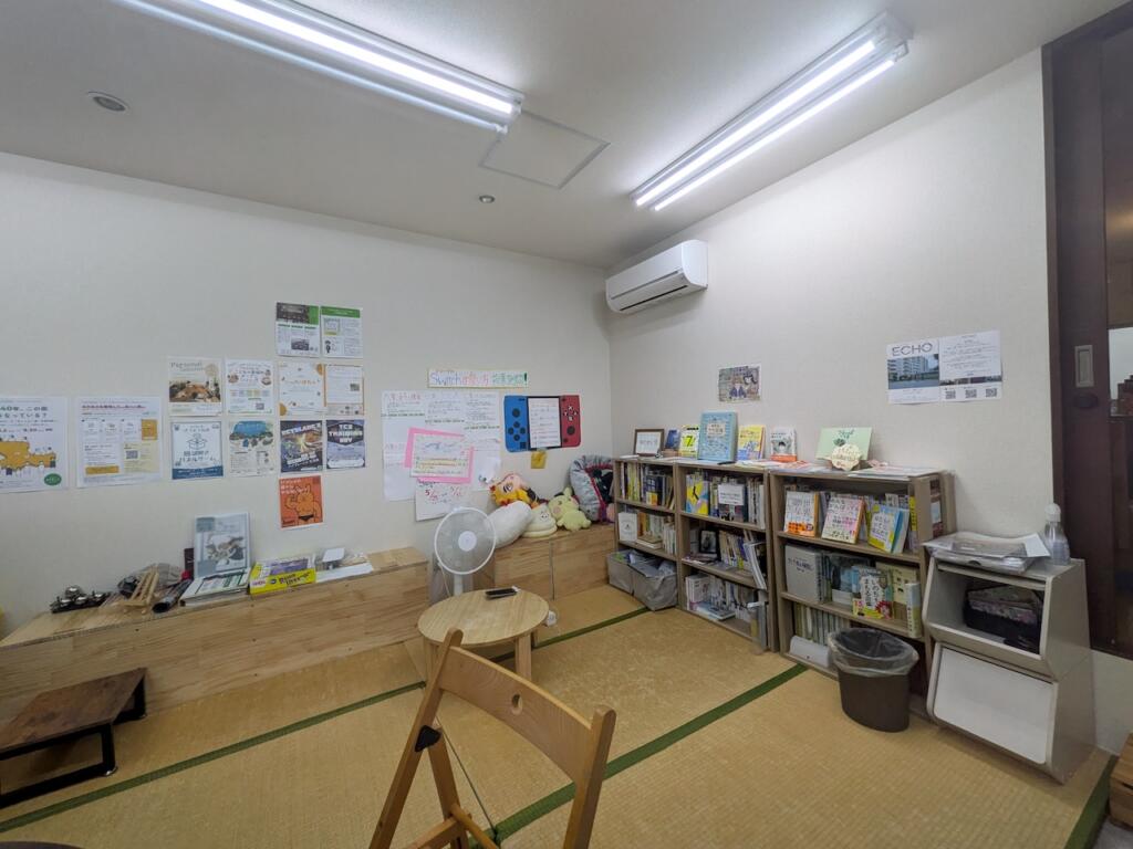 なにかし堂室内